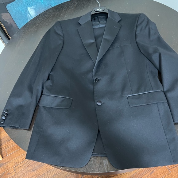 Hart Schaffner Marx Black Tuxedo. 40 Regular, Pant 34/31 - Picture 6 of 10